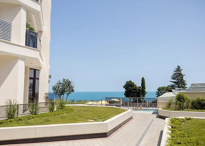 Stylish 1br With Balcony & Parking I Skyline By Flat Mаnаger