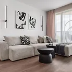 Apartment Stylish 1br With Sea View - Pool, & Parking I Skyline By Flat Mаnаger