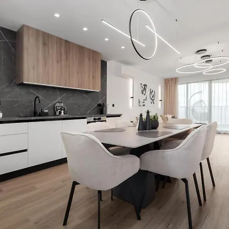 Stylish 1br With Balcony&parking I Skyline By Flat Mаnаger *